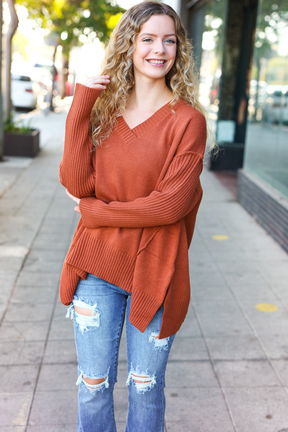 Amalia® | Casual chic rust oversized rib knit V-neck sweater