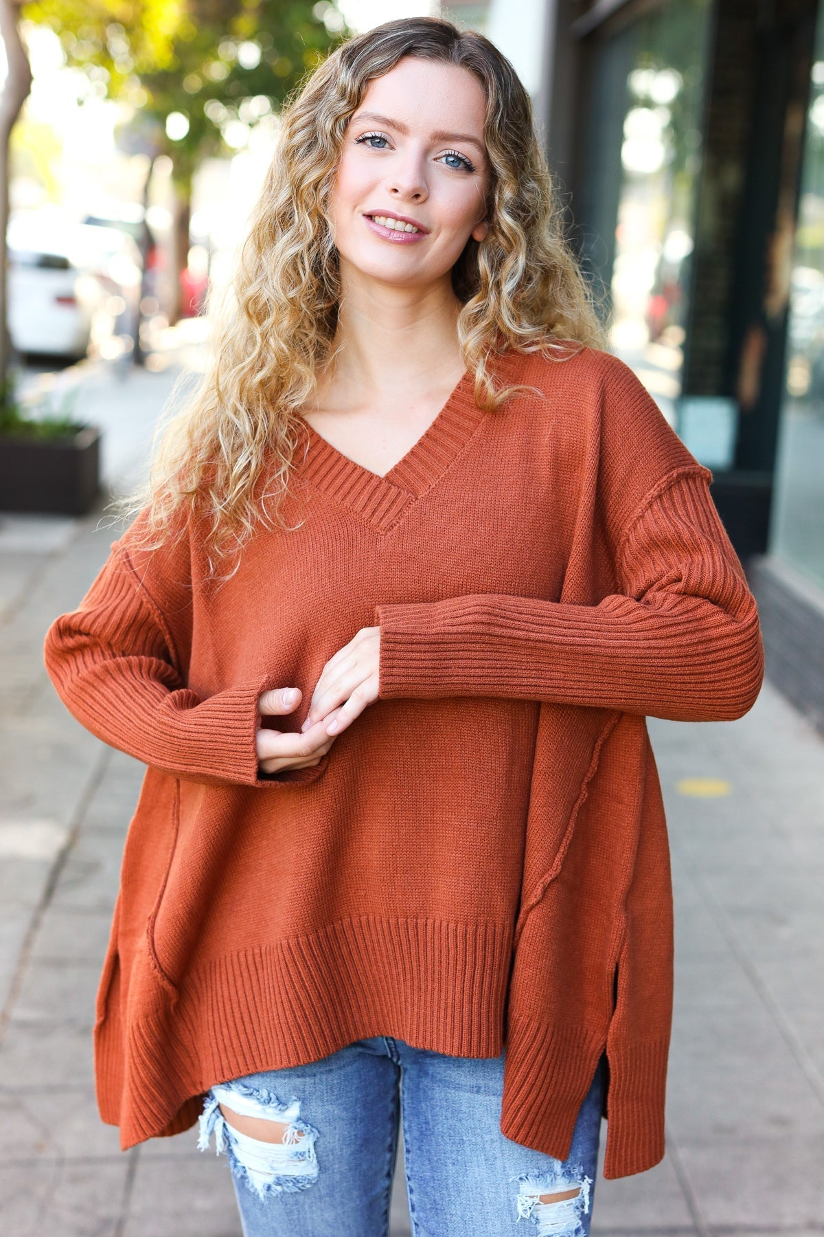 Amalia® | Casual chic rust oversized rib knit V-neck sweater