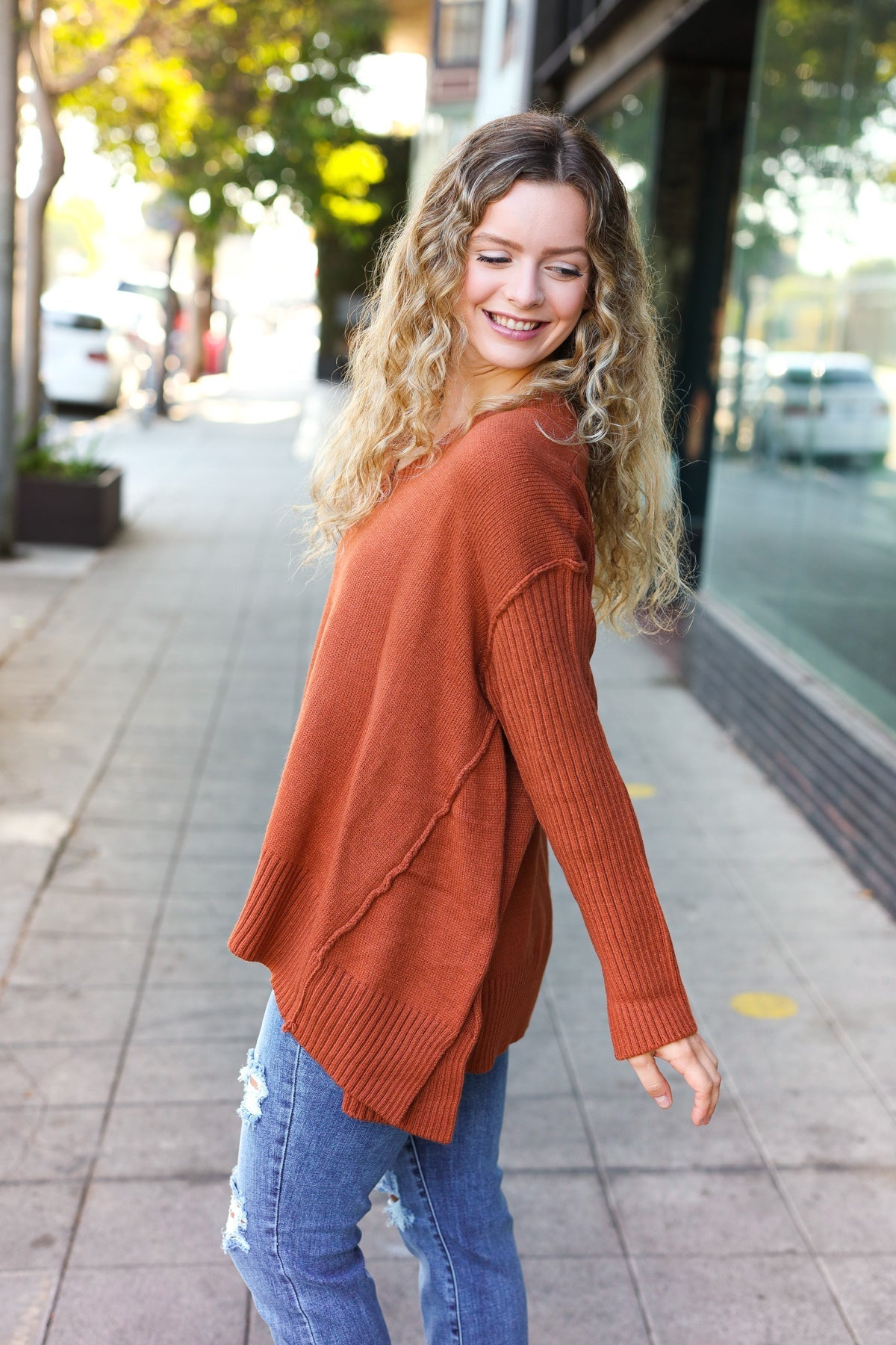 Amalia® | Casual chic rust oversized rib knit V-neck sweater