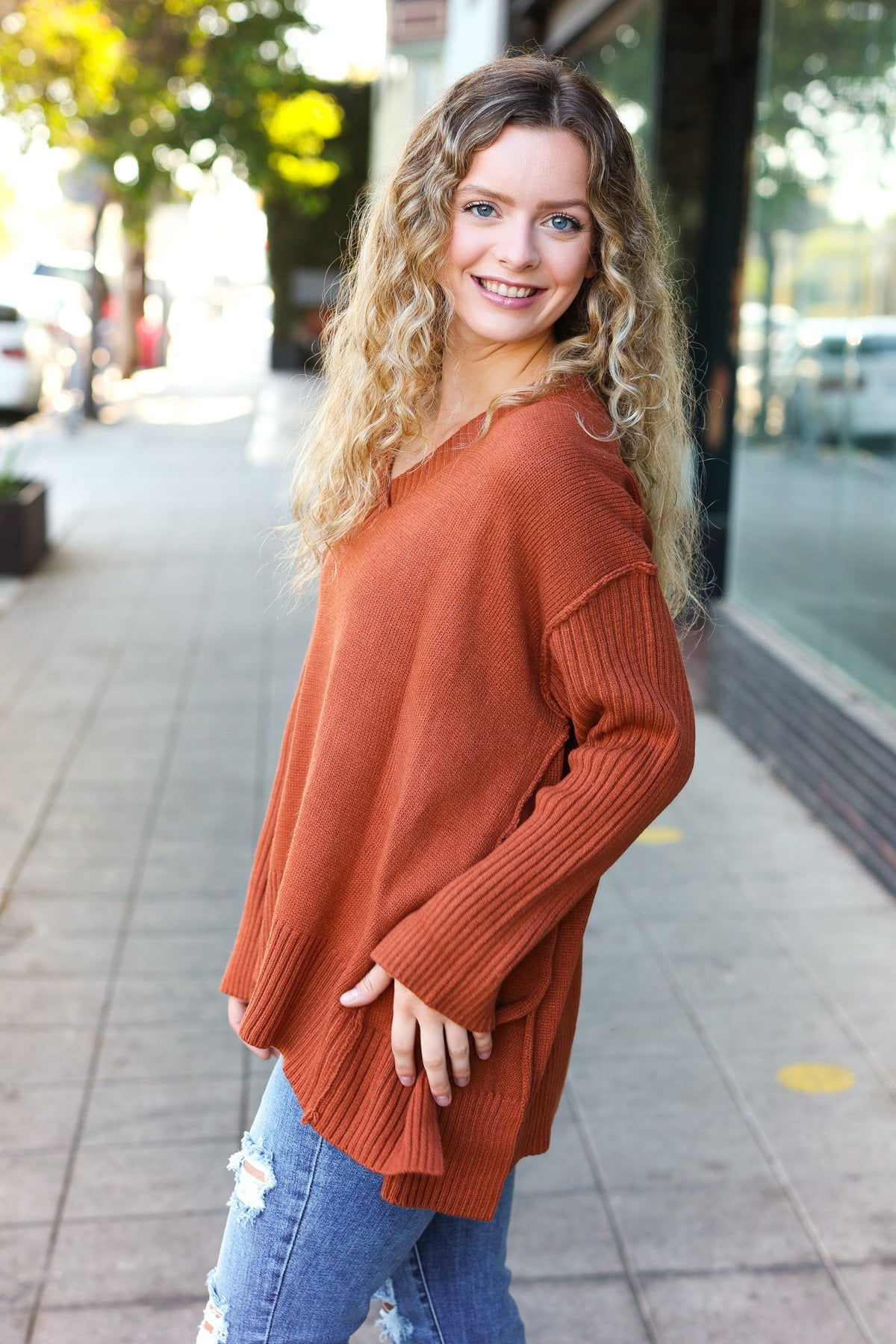 Amalia® | Casual chic rust oversized rib knit V-neck sweater