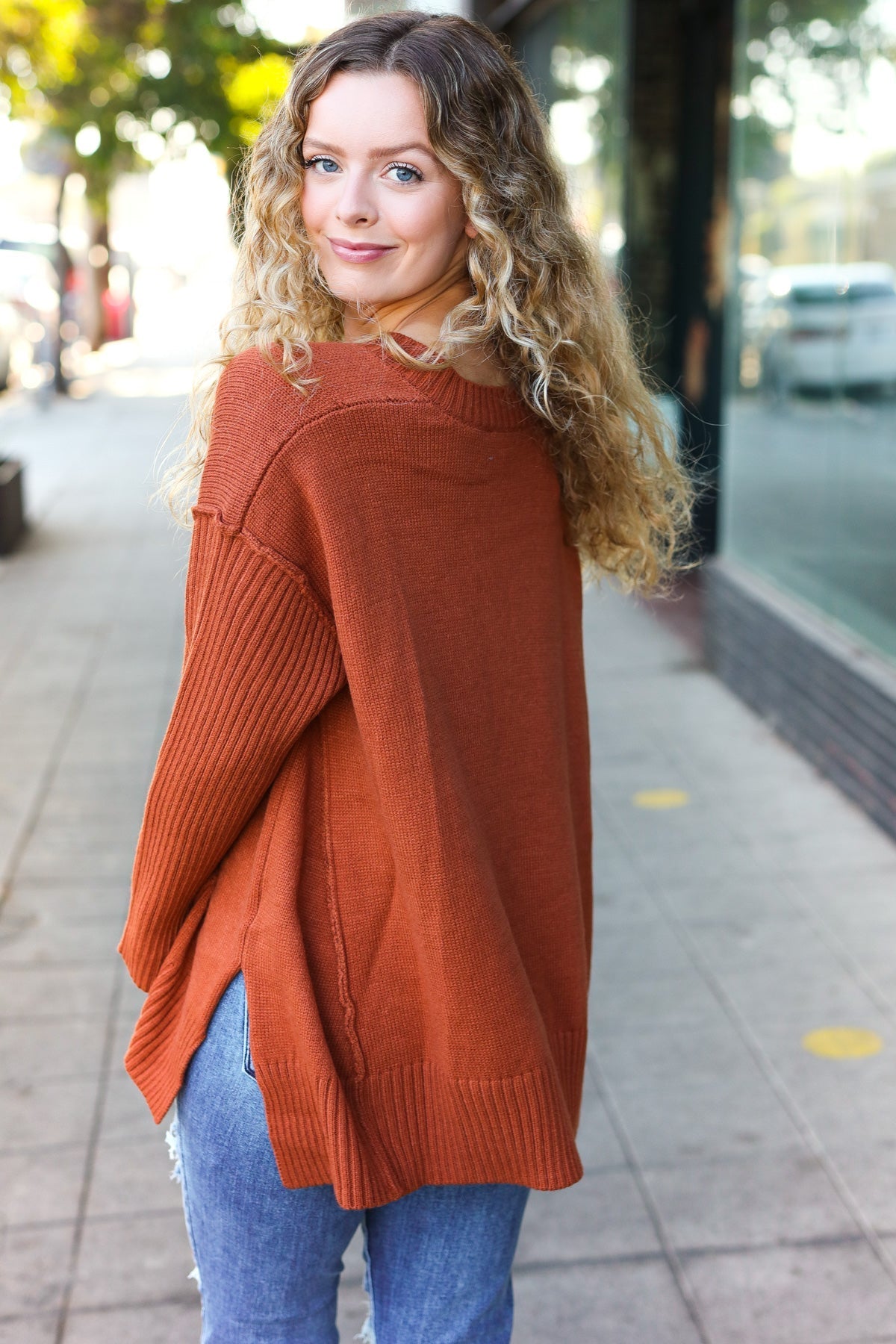 Amalia® | Casual chic rust oversized rib knit V-neck sweater