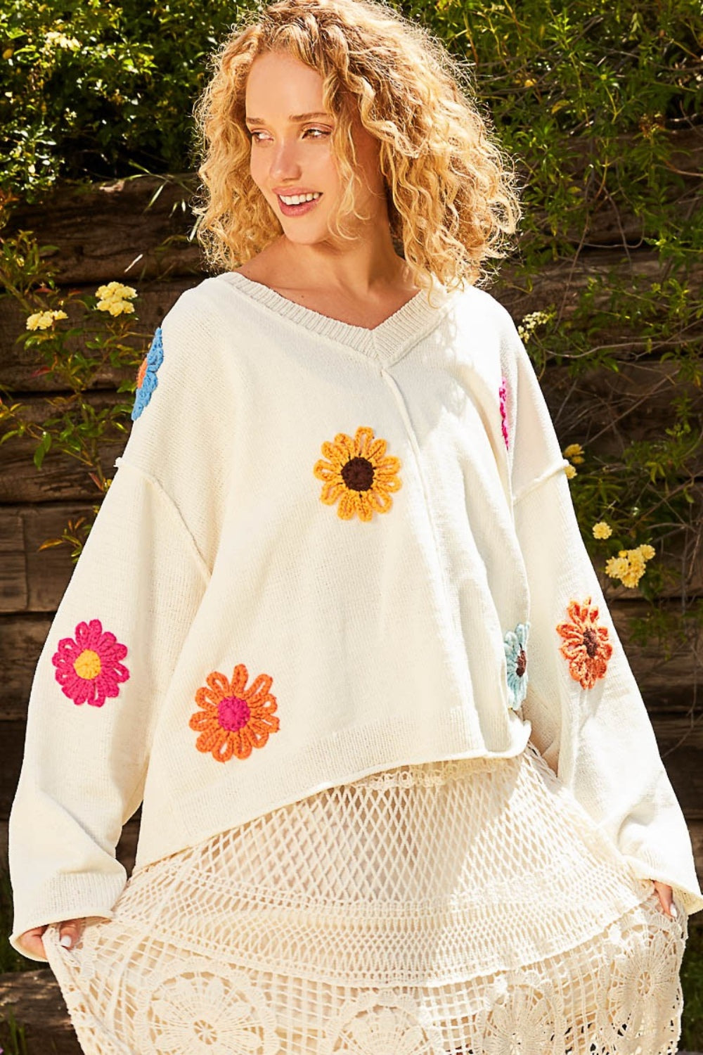 Vanja® | Long-sleeved V-neck sweater with floral patches