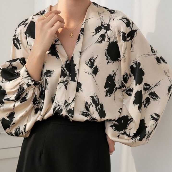 Zaida® | Stylish blouse with a vintage print and long sleeves