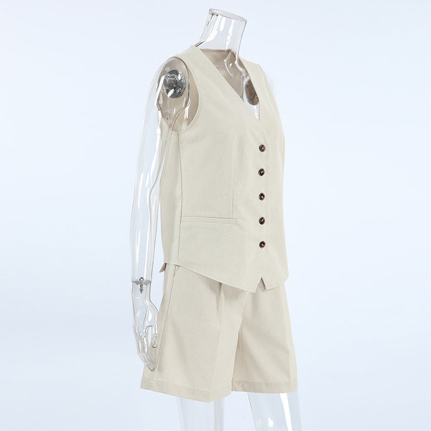 Andrea® | Elegant sleeveless blazer with a V-neck and high-waisted shorts