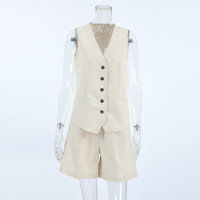 Andrea® | Elegant sleeveless blazer with a V-neck and high-waisted shorts