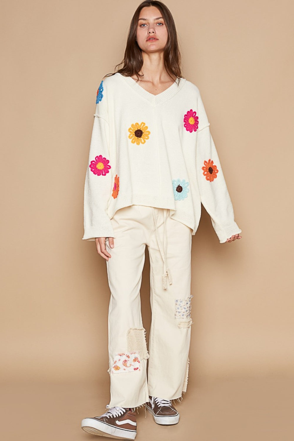 Vanja® | Long-sleeved V-neck sweater with floral patches