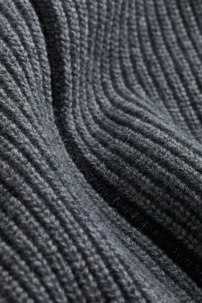 Wren® | Large wool sweater in silhouette